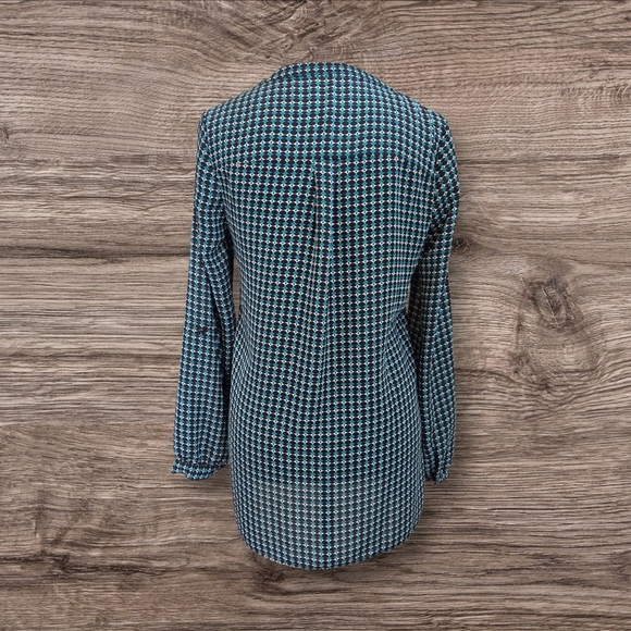 Laundry By Shelli Segal Green And Blue Geometeic Design Blouse Size XS - Picture 2 of 6